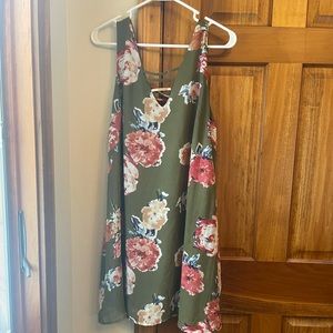 Francescas Green Flower Dress Size Medium Never worn without the tag